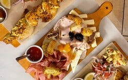 Το «Παντοπωλείον ο Αντρίκος» ξυπνά αναμνήσεις από το πιο ωραίο κυριακάτικο τραπέζι σου