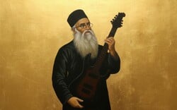 Είναι παπάς. Έβγαλε metal δίσκο. Έγινε σταρ σε μια νύχτα.