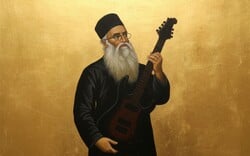 Είναι παπάς. Έβγαλε metal δίσκο. Έγινε σταρ σε μια νύχτα. Μιλά στη LIFO.