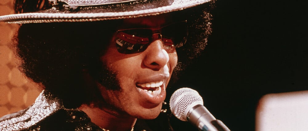 Sly Stone (1943-2025): Ο ανένταχτος πρωτοπόρος της ευφορικής funk