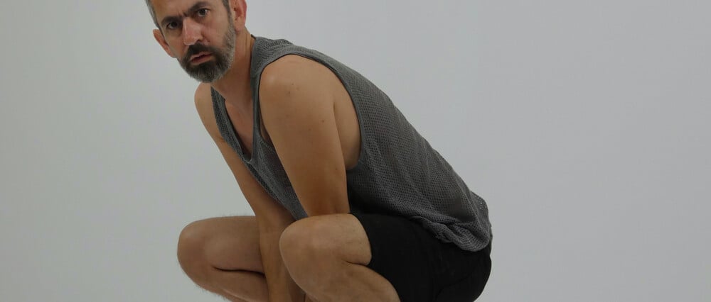 Ο «Ένοικος» του Παντελή Μάκκα: Μια γιορταστική βιντεοεγκατάσταση 