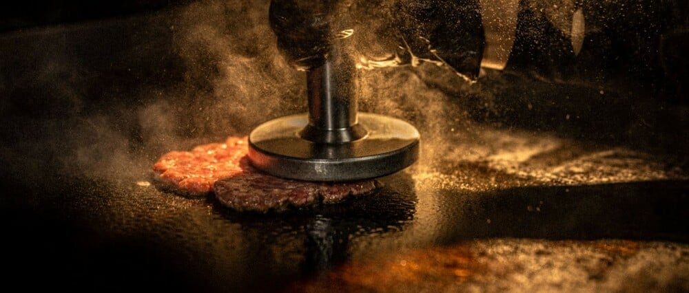 To ζουμερό smash burger του Smashtag ξεκίνησε από ένα ταξίδι δυο Ιταλών στην Αμερική