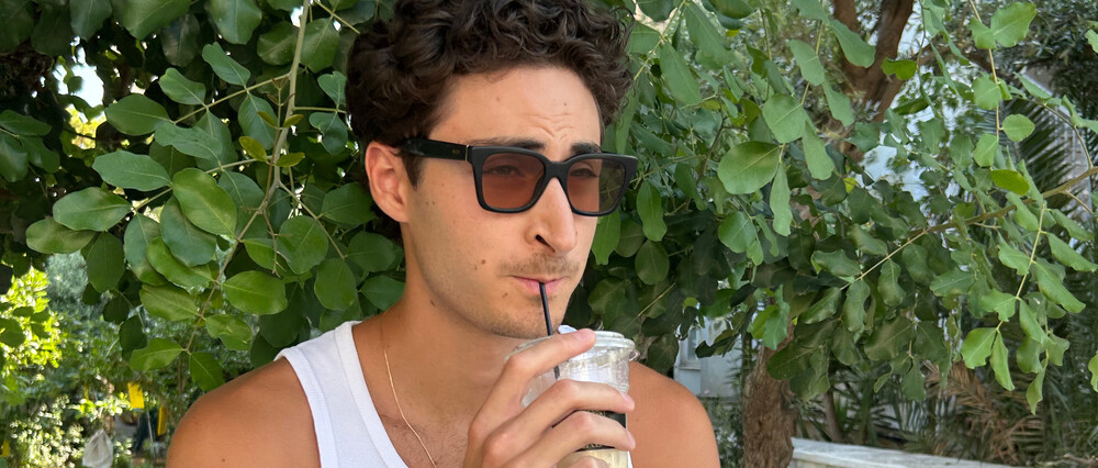 Ο Fin θέλει να δοκιμάσει όλους τους freddo cappuccino που κυκλοφορούν εκεί έξω