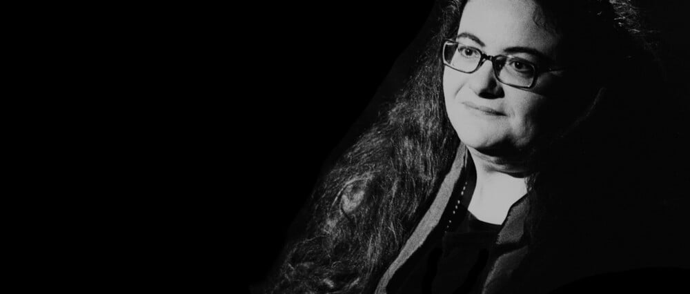 Η Νένα Βενετσάνου φέρνει τις «Σκληρές Βιολέτες» στο ΦΟΥΓΑΡΟ για μία μοναδική βραδιά