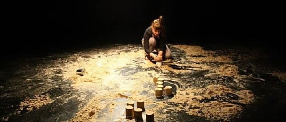 «Αν μ' ακούς, θα γίνω σεισμός»: Μια performance για τα όρια της ανθρώπινης αντοχής