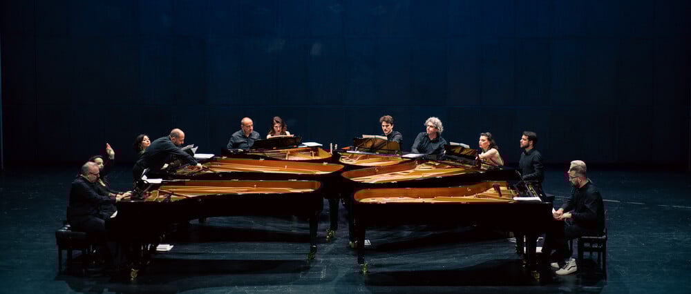 Το Piandaemonium στο Μέγαρο: 12 πιανίστες και 6 πιάνα συνομιλούν και αλληλεπιδρούν