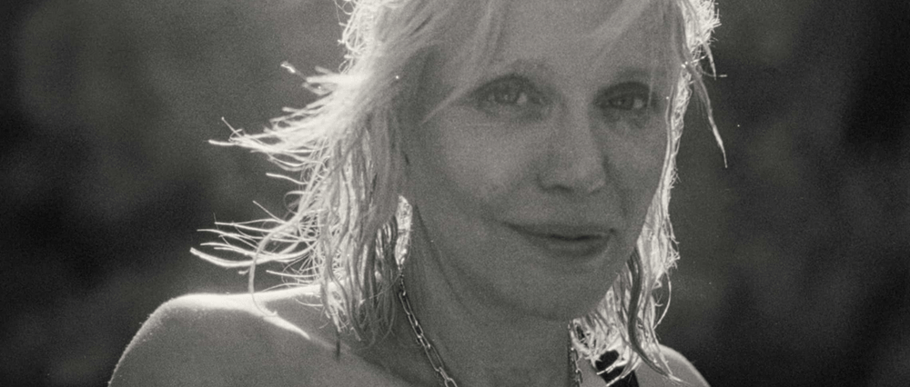 «Αν θέλεις να ρίξεις πυρηνική βόμβα στη ζωή σου, δοκίμασε κρακ»: Η επιστροφή της Κόρτνεϊ Λαβ 