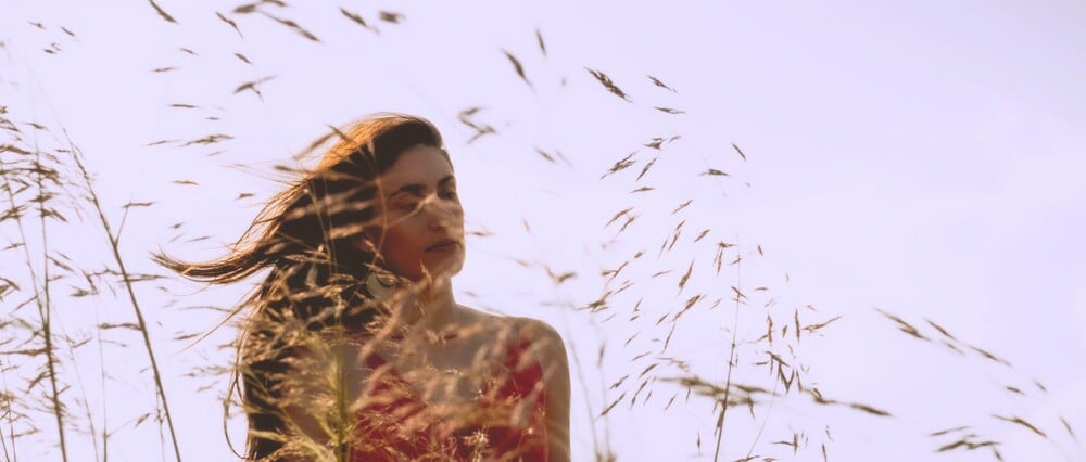 Η Roxani Chatzidimitriou παρουσιάζει το νέο της άλμπουμ «Entre Ruidos» (Ανάμεσα στους Θορύβους)