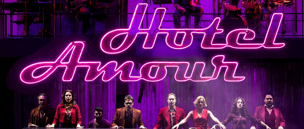 Hotel Amour: Διαθέσιμο στο Spotify το μιούζικαλ των Γεράσιμου Ευαγγελάτου & Θέμη Καραμουρατίδη 