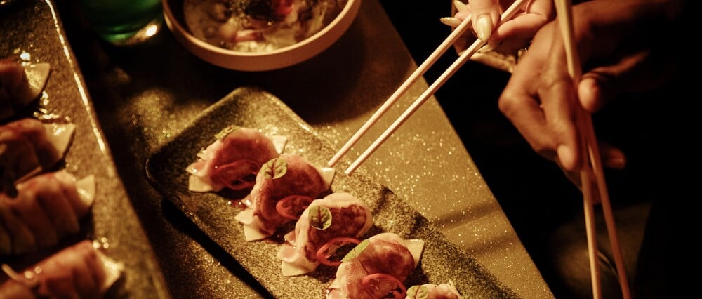 Ghost Sake Bar: Ένα μινιόν speakeasy για ασιατική κουζίνα