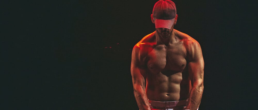 Ταπ Άουτ: Ένα ρινγκ επιβίωσης στήνεται στο θέατρο Μικρό Γκλόρια