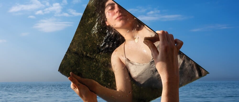 Φαντάσματα, γυμνά και queer στέμματα: τι δείχνει για τη φωτογραφία σήμερα η φετινή AIPAD 