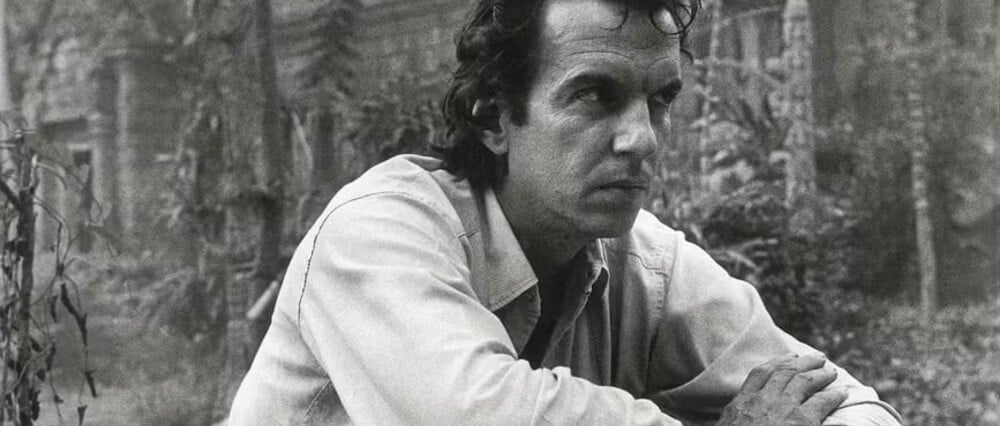 Ντιν Ταβουλάρης (1932-2026): Ο «Νονός» της σύγχρονης σκηνογραφίας