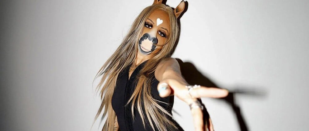 HorsegiirL: Η πιο WTF περσόνα που είδαμε τελευταία στη μουσική