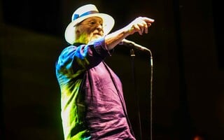 Διονύσης Σαββόπουλος: «Τα παιδιά με τα μαλλιά και με τα μαύρα ρούχα…»