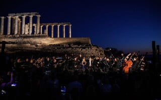 Σταύρος Ξαρχάκος: Ταξίδι στο Φως - Από την ανάμνηση στην αιωνιότητα