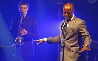 OLA ONABULÉ & GILAD ATZMON EUROPEAN QUARTET: An unreal Vocalist with a masterful Saxophonist