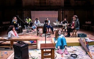 Σκίτσο 2 | Η γλώσσα των τοίχων Η ποίηση είναι στους δρόμους