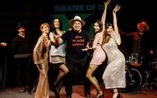 ΖΗΤΩ τα λαϊκά κορίτσια!