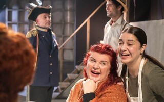 Χορεύοντας στη Λούνασα