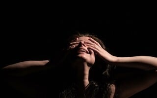 Της λήθης ρωγμές στο σώμα