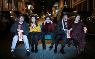 Τέλος το θέατρο