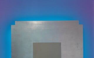 Stephen Antonakos: Υστερόγραφα Χρόνου και Χώρου