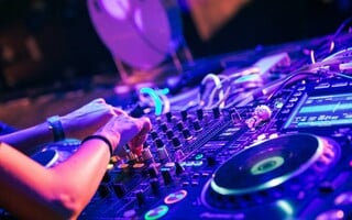 Bolivar Beach Club Opening: Επιστρέφει πιο δυνατό από ποτέ με Oliver Huntemann και Gioli & Assia