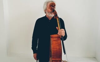 Ο Μάριο Μπρουνέλλο παίζει Μπαχ