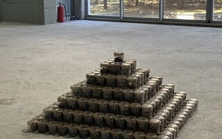 In /Out of Time (Στην ώρα, εκτός χρόνου) 