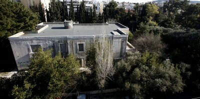Περπατώντας αυτές τις μέρες στον κήπο της Βίλας Ιόλα: Let's Supper, Mr. Iolas | Resurrection RE