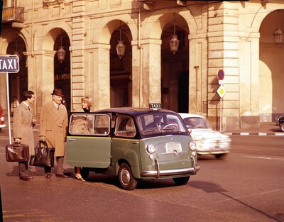 Το θρυλικό Fiat 600 Multipla κατακτά το Λονδίνο