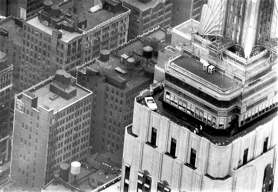 Επιχείρηση Mustang: Πώς το εμβληματικό μοντέλο της Ford βρέθηκε στην κορυφή του Empire State Building