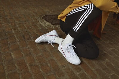 Η νέα τάση στα sneakers θα φορεθεί από όλους, με δεκάδες τρόπους!