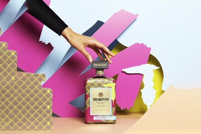 Disaronno wears Trussardi | Ένα δώρο που δεν χρειάζεται περιτύλιγμα!