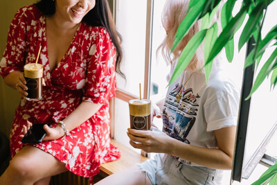 «Κάνε το καλοκαίρι σου να μετράει»: Μοιράσου την απόλαυση ενός παγωμένου Nescafé frappé με μια αγαπημένη φίλη