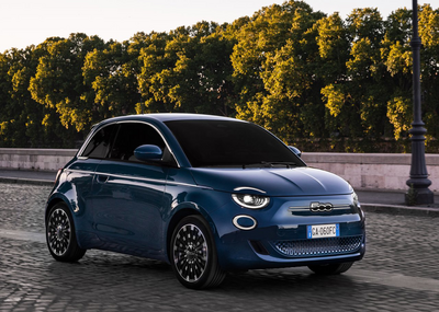 Fiat 500 full electric: Γιόγκα μέσα στην κυκλοφορία