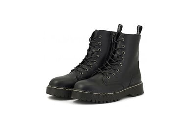 Πού θα βρεις παπούτσια με Έκπτωση 50% έως 90% την Black Friday