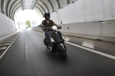 Vespa Gts: Το ξεκίνημα μιας περιπέτειας με καινοτομία και στιλ 