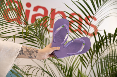 Βρήκαμε τις Havaianas που θα συμπληρώσουν όλα τα looks μας φέτος το καλοκαίρι