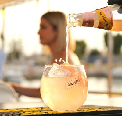 To Schweppes δίνει χαρακτήρα στο καλοκαίρι με μοναδικά εν πλω summer parties