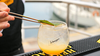 Το Schweppes δίνει χαρακτήρα στο ελληνικό καλοκαίρι