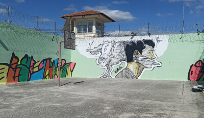 Μεγάλο συμμετοχικό Mural από τον SAME84 στις φυλακές Κασσαβέτειας