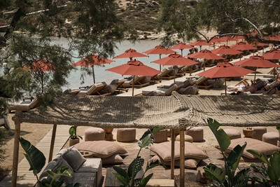 Monastiri Beach Bar & Restaurant: Όλα μοιάζουν καλοκαίρι στο ανανεωμένο beach bar της Πάρου 