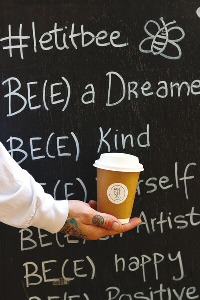 Let it bee: Αρωματικός καφές, χειροποίητες νοστιμιές και vegan συνταγές που θα λατρέψεις