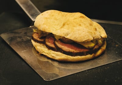 Προζυμένιο ψωμί & χειροποίητες πίτες Sourdough Microbakery
