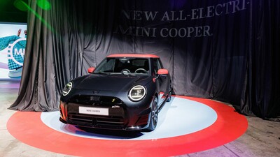 Τα νέα MINI Cooper Electric και Countryman μας βάζουν στην πρίζα