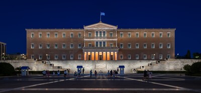 Νέος φωτισμός ανάδειξης στο Μέγαρο της Βουλής και του μνημείου του Αγνώστου Στρατιώτη: Βιωσιμότητα, τεχνολογία και αισθητική σε ισορροπία 