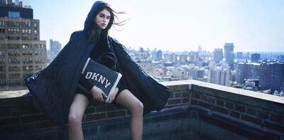 DKNY: Οι ιστορίες της Νέας Υόρκης και η Kaia Gerber πρωταγωνιστούν στη νέα καμπάνια