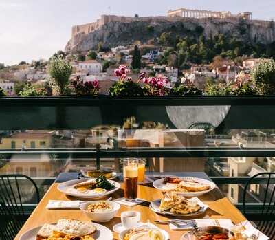 Η Αθηναϊκή Ταράτσα παρουσιάζει το νέο της παραδοσιακό ελληνικό πρωινό